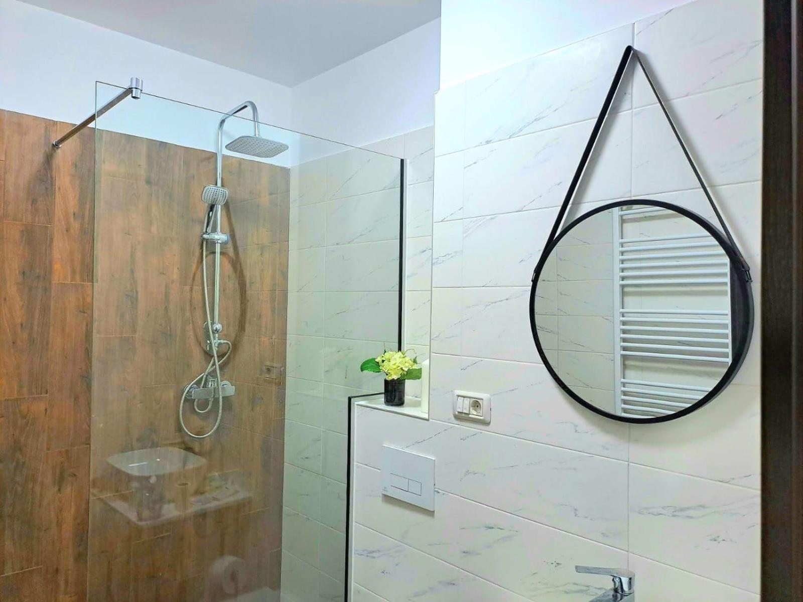 Mountain Breeze Luxury Apartment Ac & Parcare Privata Braşov Exterior foto