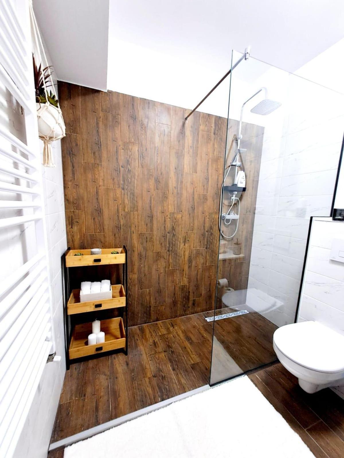 Mountain Breeze Luxury Apartment Ac & Parcare Privata Braşov Exterior foto