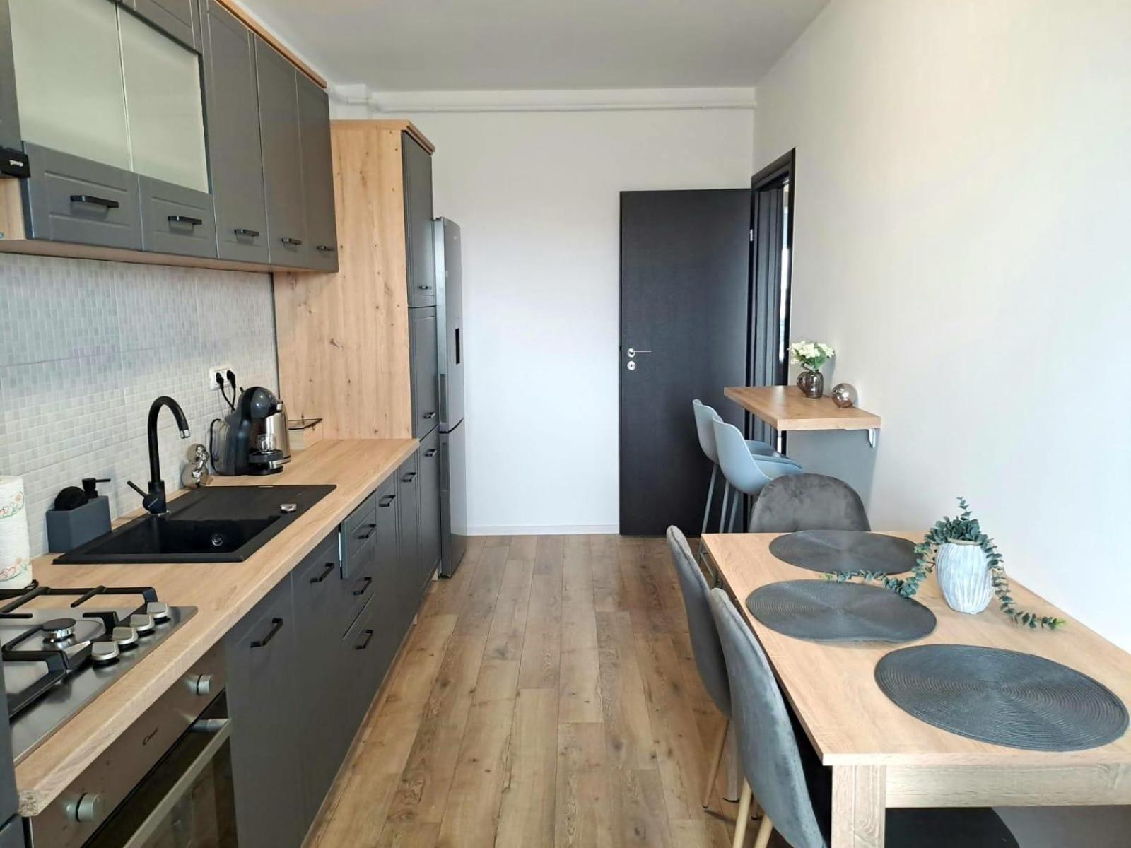 Mountain Breeze Luxury Apartment Ac & Parcare Privata Braşov Exterior foto